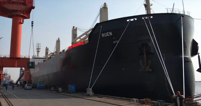Въоръжени се качиха днес на борда на моторен кораб РУЕН (RUEN,