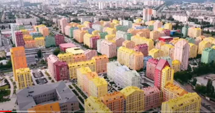 Това е най-цветният квартал в света.Намира се в Киев.През 2019