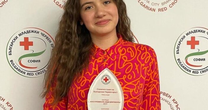 Единадесетокласничката от Шумен Ная Димитрова получи Националната награда за младежко