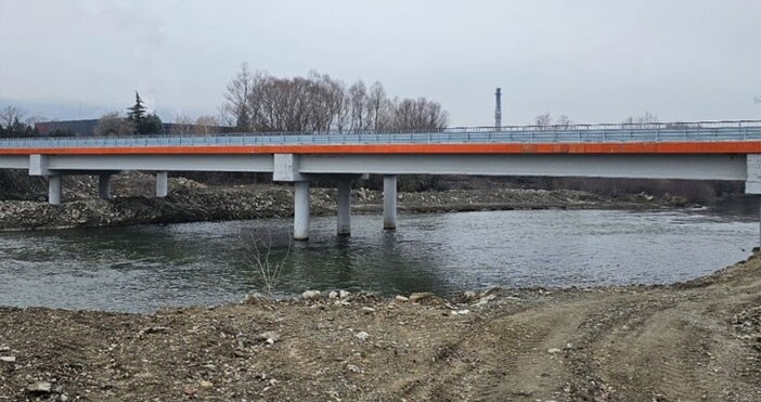 Завърши изграждането на новия мост над р. Струма при с.