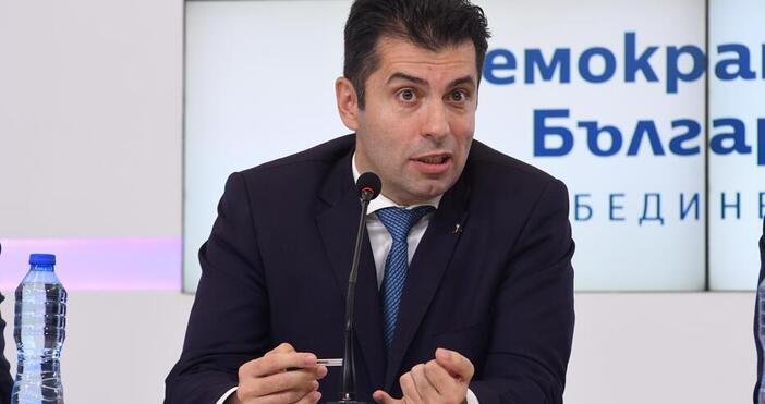 Кирил Петков поздрави правителството за приемането на България в Шенген.