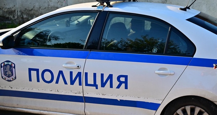 Полицията залови бус с 28 мигранти на бул. Ботевградско шосе. Двама
