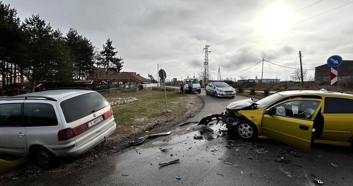 Снимки: Тежка катастрофа е станала на на пътя Кърджали -