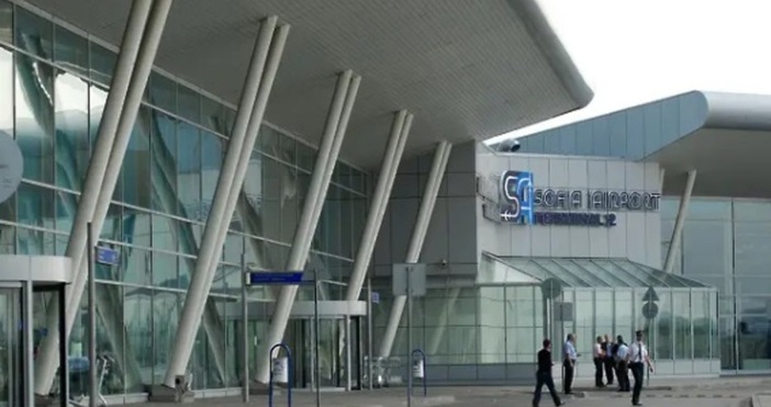 Извънредна ситуация на столичното летище Самолет е кацнал аварийно на Летище София днес по