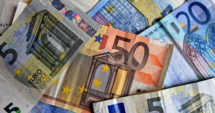 Полицаи иззеха над 970 фалшиви банкноти с номинал 50 евро