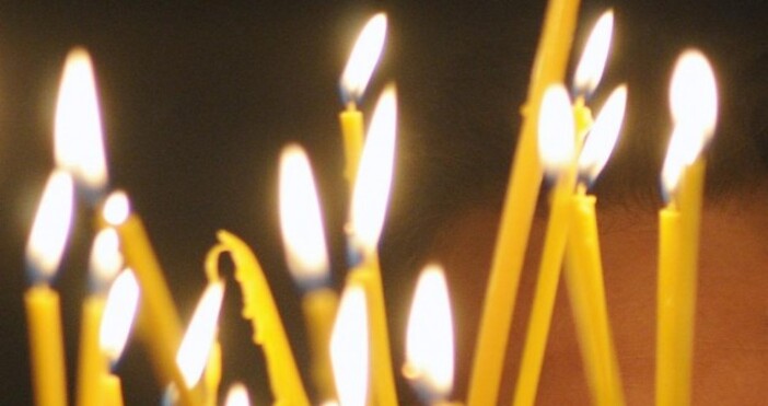 Православният свят празнува Коледа по стар стил. Среднощна литургия беше
