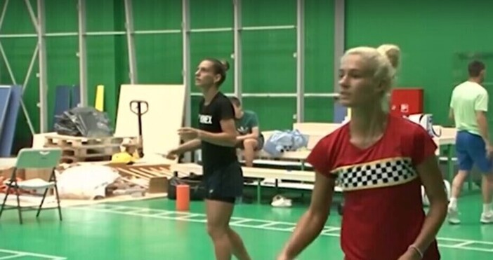  Трикратните европейски шампионки по бадминтон Стефани Стоева и Габриела Стоева