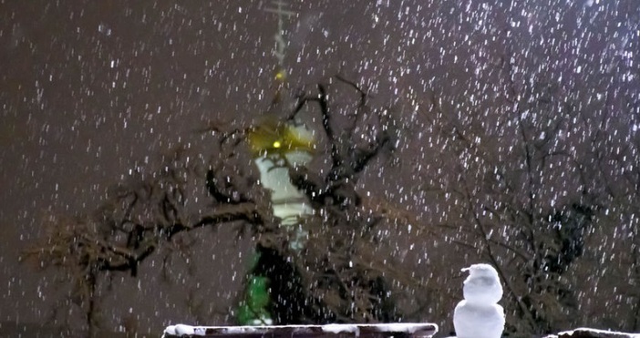 През нощта в почти цялата страна ще вали сняг.В Северна