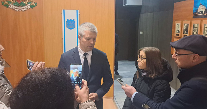 Варненският кмет Благомир Коцев обяви че смята да организира обществено обсъждане