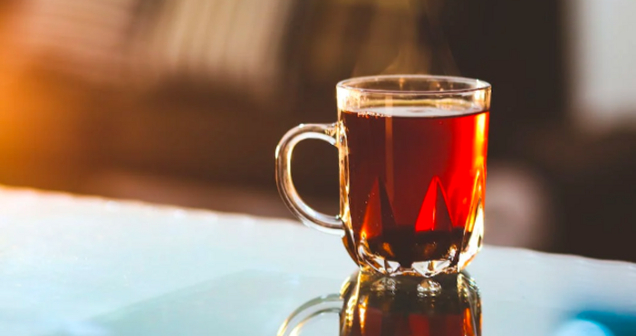По шуменските улици раздават топъл чай заради студа от 9:00