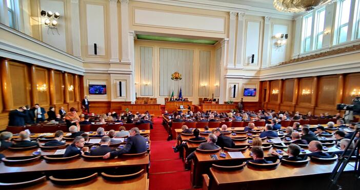Депутатите направиха първи промени в парламентарните комисии като част от
