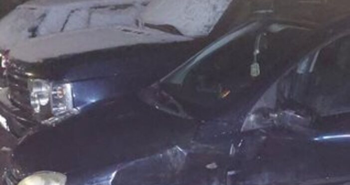 Снимки: фейсбукШофьор блъсна с автомобила си паркирана кола в Пловдив