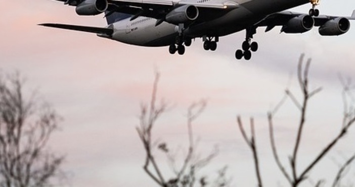 Самолет на индийска компания пътуващ за Москва се е разбил