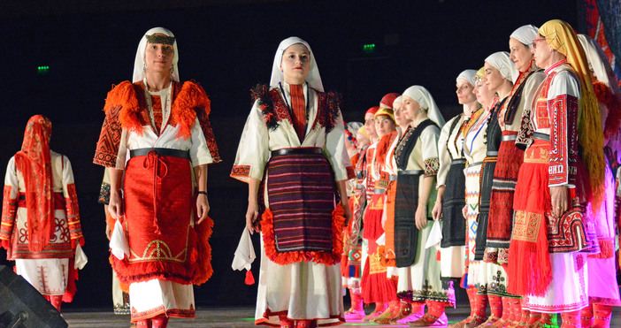 снимки общива ВарнаБлаготворителен концерт във Варна събира средства за двойки