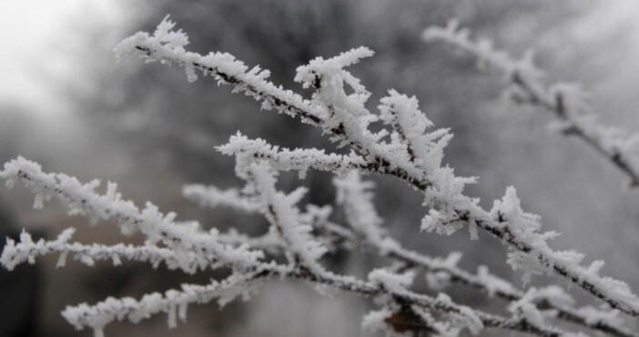 Слаб сняг започна да вали на места в Смолянска област