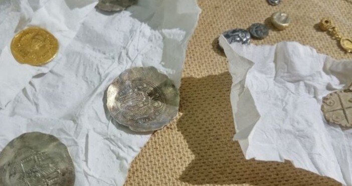 На Дунав мост заловиха 22 кг нелегални антични монети съобщиха
