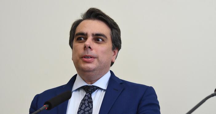 Министърът на финансите Асен Василев заяви, че са имали много