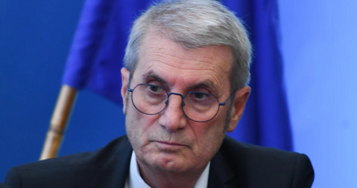 Здравният министър проф Христо Хинков е уволнил директора на УМБАЛ