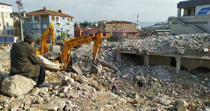 Над 7 200 потърпевши от земетресенията в Турция през миналата