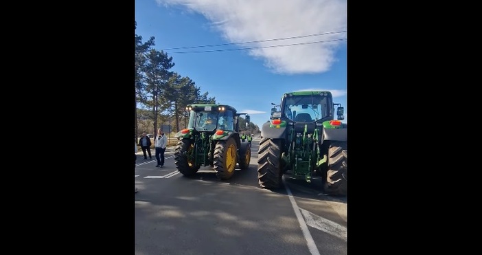 На десетки места в страната започнаха блокади на протестиращи фермери Границата