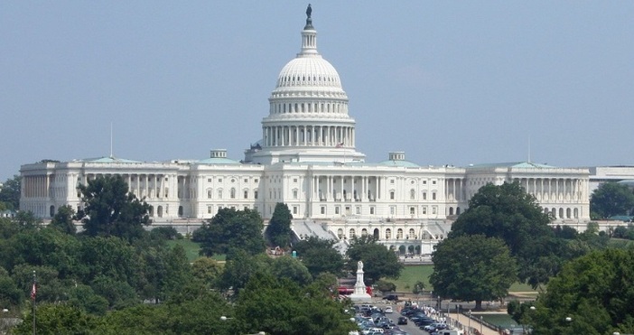 Сенатът на Конгреса на САЩ контролиран от демократите прие законопроект