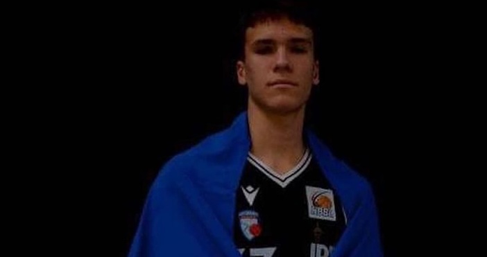 17 годишният украински баскетболист Владимир Ермаков беше намушкан в Дюселдорф Германия съобщи