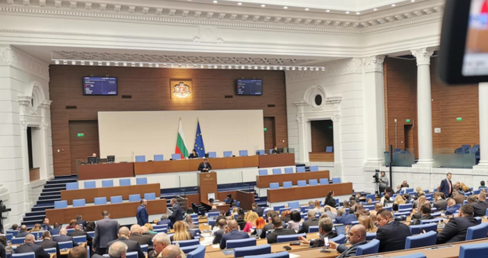 Депутатите поискаха от здравния министър Христо Хинков в срок до