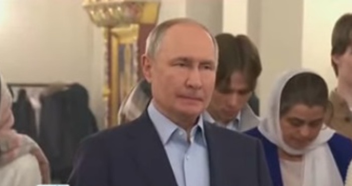 Руският президент Владимир Путин поздрави днес военни части и техния