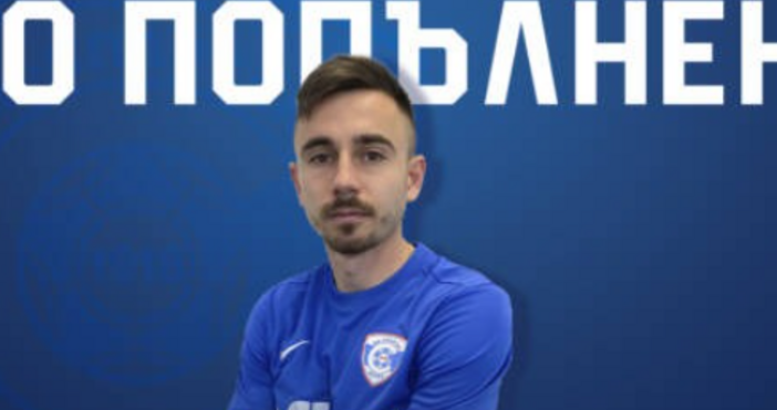 Соколите обявиха официално поредния си трансфер.Спартак Варна привлече Цветослав Петров.