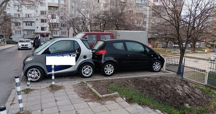 Проблемът с паркирането във Варна става все по-остър.Места трудно се