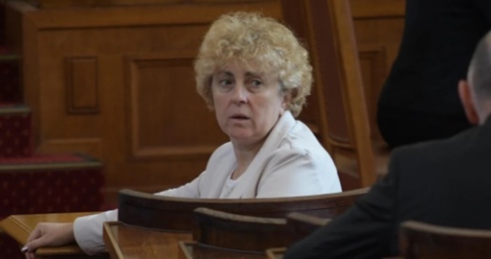 Бившата депутатка на Слави Трифонов Виктория Василева изригна с гневен