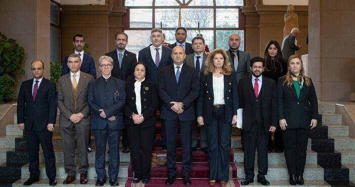 Президентът Румен Радев се срещна в президентската институция днес с посланиците