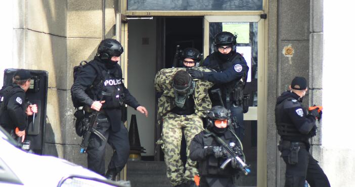 снимки Във Варна се провежда антитерористично учение, в което се