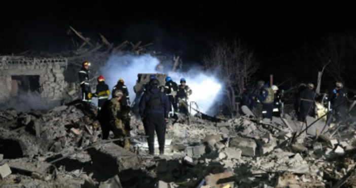 Взривовете са избухнали в Одеса късно в събота съобщава РБК Украйна След около