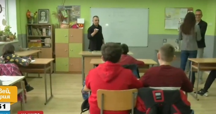 Училище в ловешко село Дебнево забрани мобилните телефони да бъдат ползвани, докато децата
