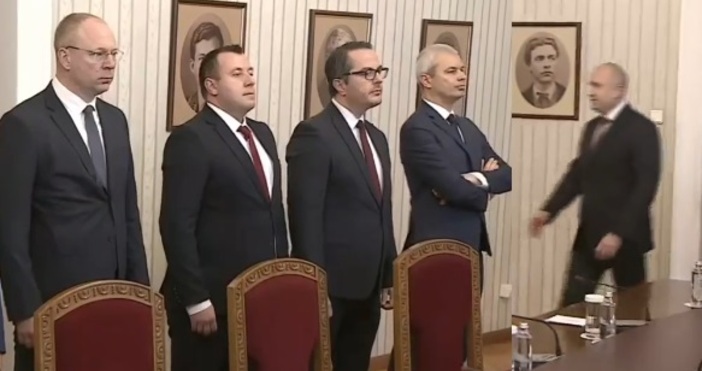Лидерът на Възраждане Костадин Костадинов и ръководството на партията влязоха