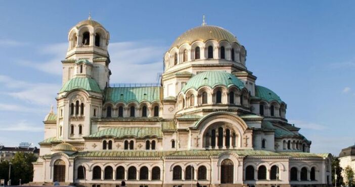 Траурно биха камбаните на патриаршеската катедрала Свети Александър Невски където