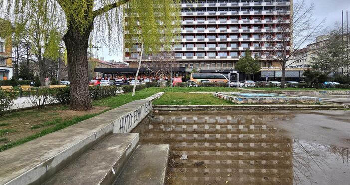 Градинката пред хотел Рила“ в София, която от години бе