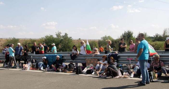 Протест на миньори и енергетици се провежда отново в Старозагорско,