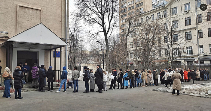 Пред избирателните секции в Русия около 12 часа московско време