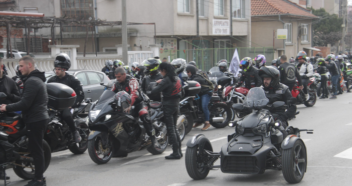 Мотошествие в голям наш град Над 450 мотористи от Сливен Бургас
