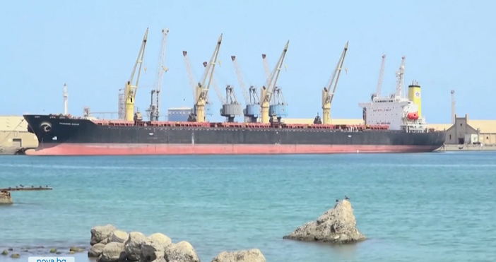 Петима български моряци от кораба Руен се прибраха в понеделник