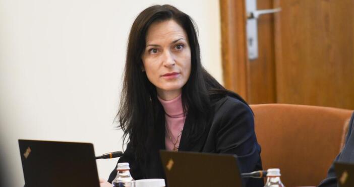 Мария Габриел оттегли заявеното от нея изпълнение на проучвателния мандат