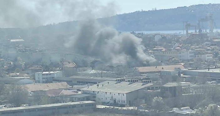 Пожарът във Варнае в района на зеленчуковата борса в кв