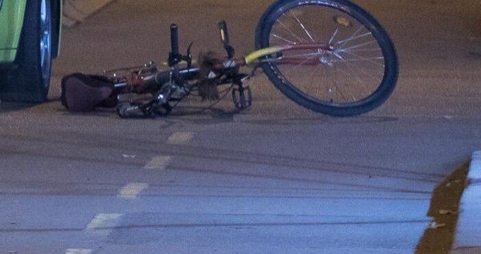 Велосипедист е бил блъснат преди минути на бул Мария Луиза