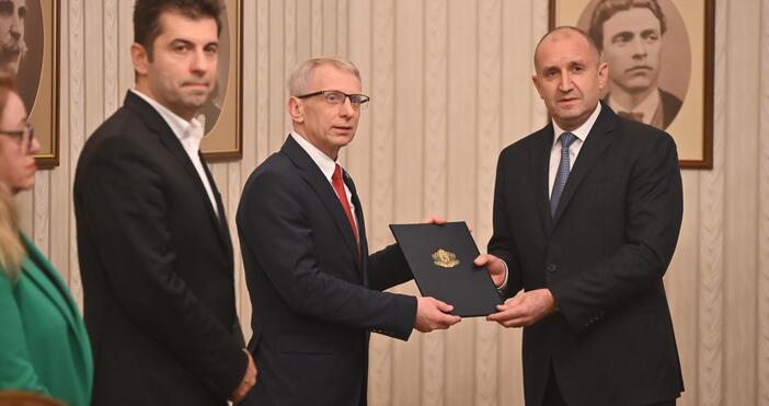 Президентът Румен Радев връчи втория мандат за съставяне на правителство
