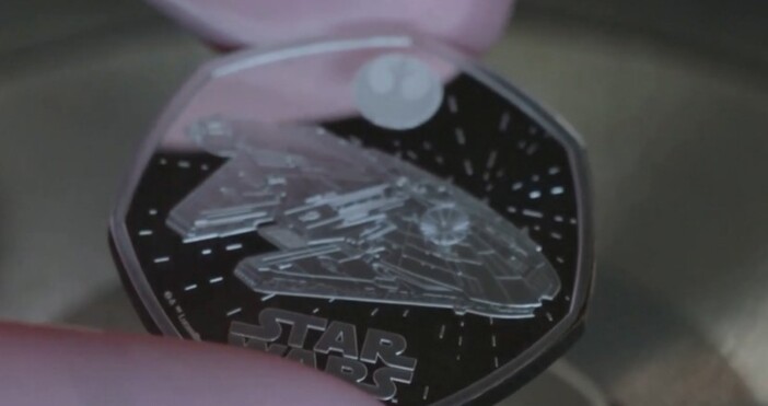 Легендарният космически кораб Хилядолетният сокол ще бъде увековечен върху монета