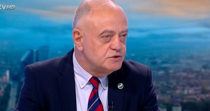 Съпредседателят на Демократична България ген Атанас Атанасов отправи остри нападки