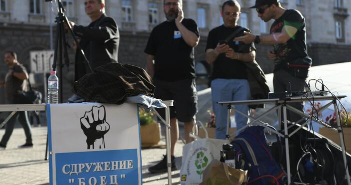Снимки Тази вечер от 18:30 ч. пред Министерски съвет БОЕЦ