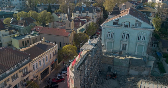 Eдин месец след старта на реставрацията на Софийска банка е